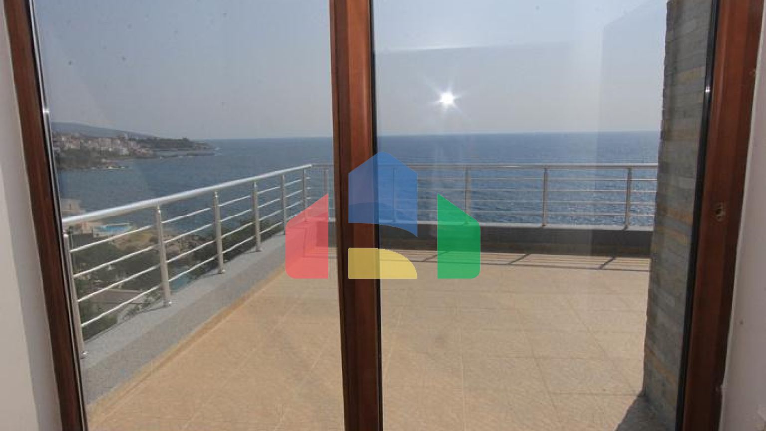 Квартиры в комплексе с бассейном и видом на море в Добра Вода