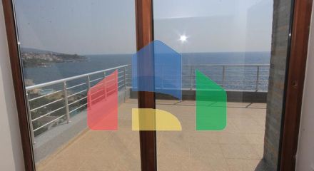 Квартиры в комплексе с бассейном и видом на море в Добра Вода