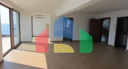 Квартиры в комплексе с бассейном и видом на море в Добра Вода