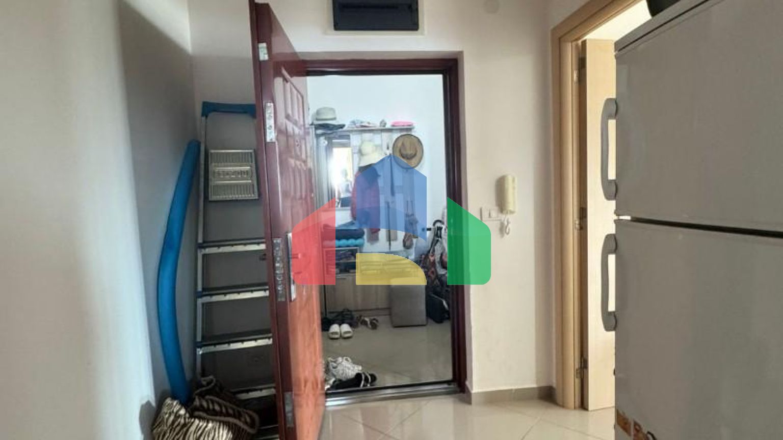 Квартира с 2 спальнями и видом на море и горы в Баре