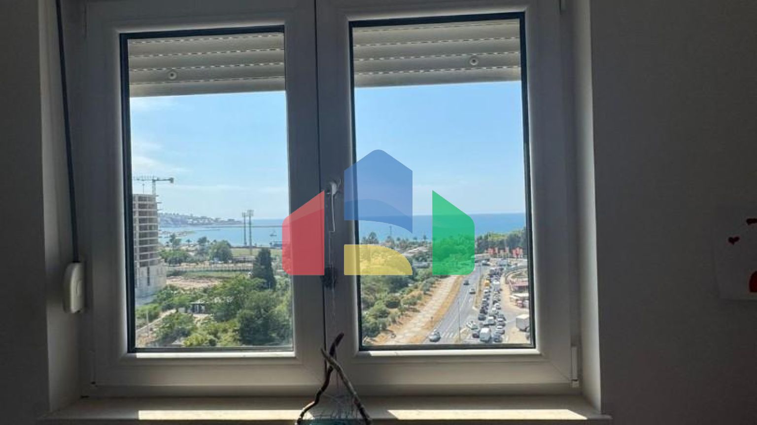 Квартира с 2 спальнями и видом на море и горы в Баре