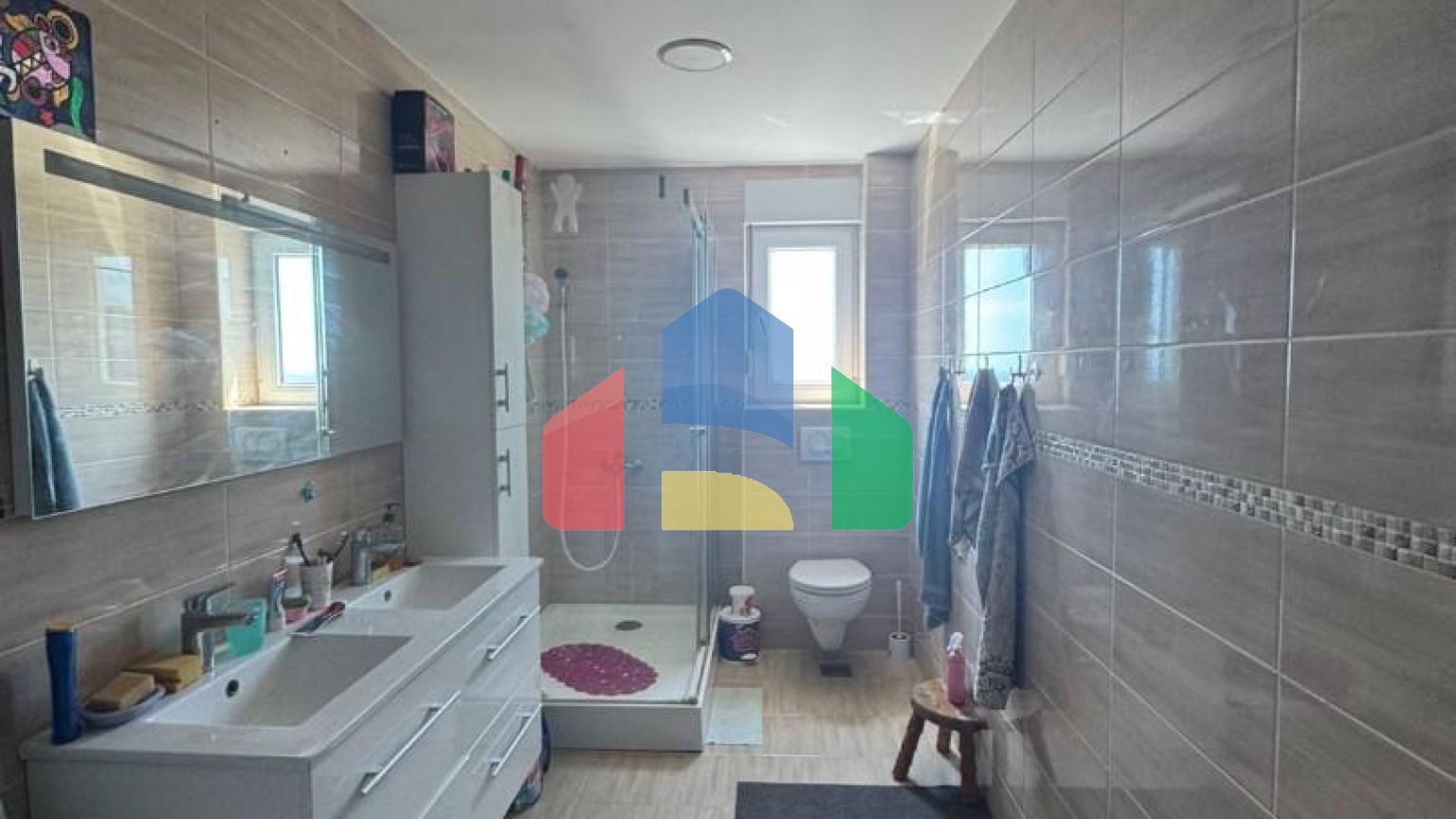 Квартира с 2 спальнями и видом на море и горы в Баре