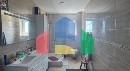 Квартира с 2 спальнями и видом на море и горы в Баре