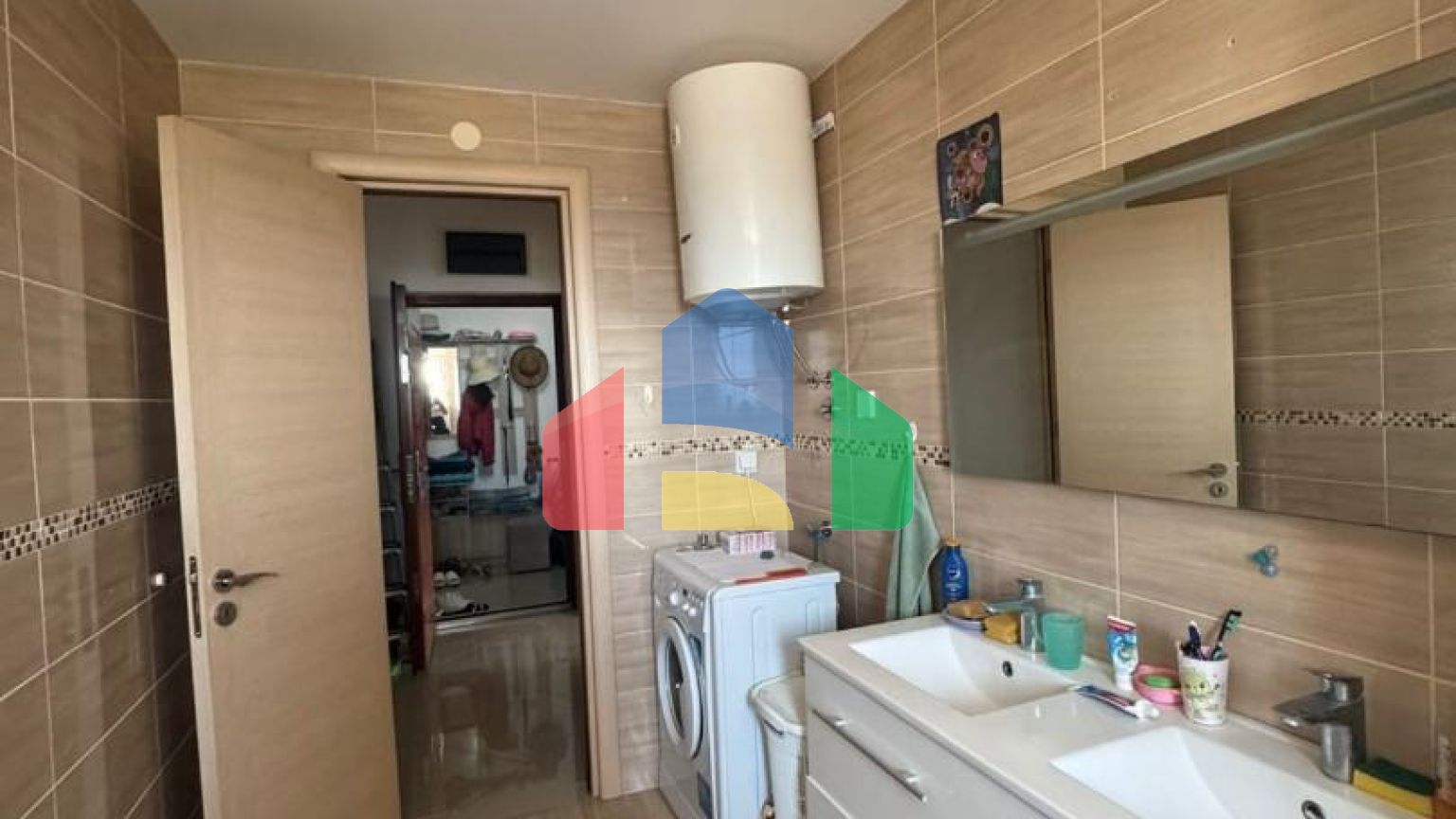 Квартира с 2 спальнями и видом на море и горы в Баре