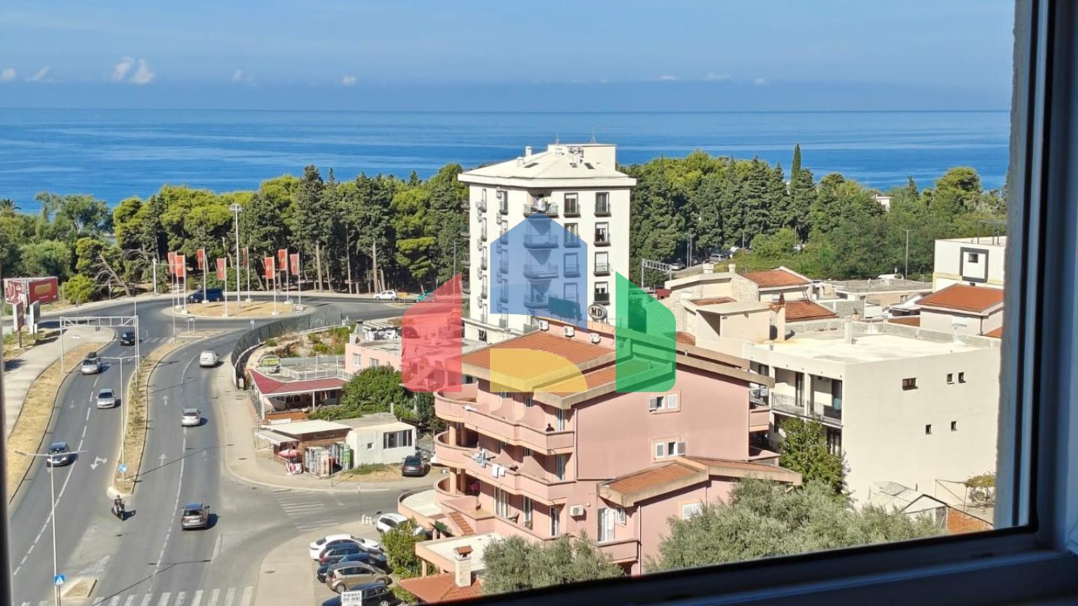 Квартира с 2 спальнями и видом на море и горы в Баре