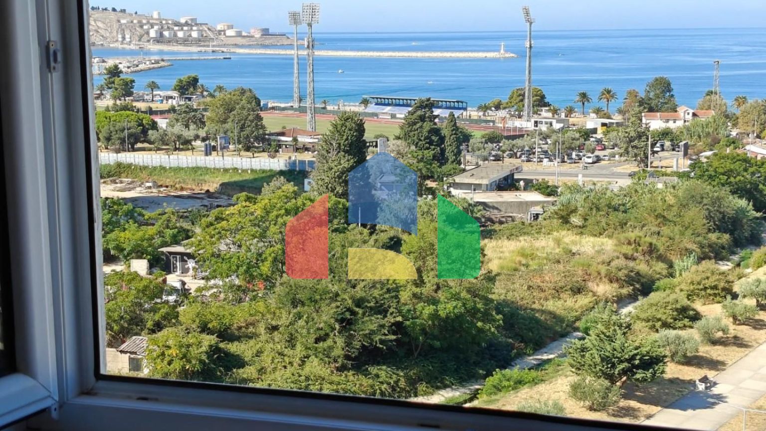 Квартира с 2 спальнями и видом на море и горы в Баре