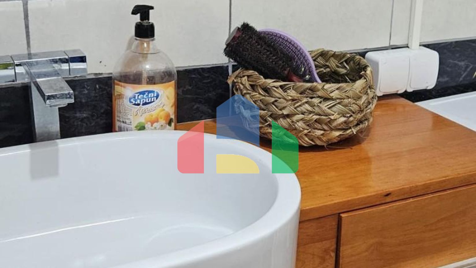 Продаётся квартира с видом на море и горы, Шушань, Бар