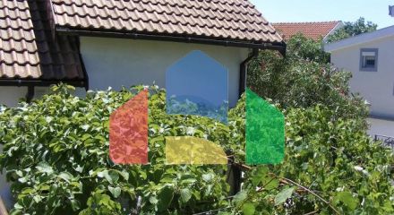 Два легальных дома в Шушани