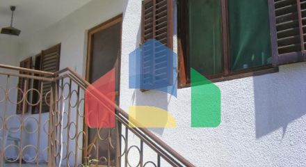 Два легальных дома в Шушани