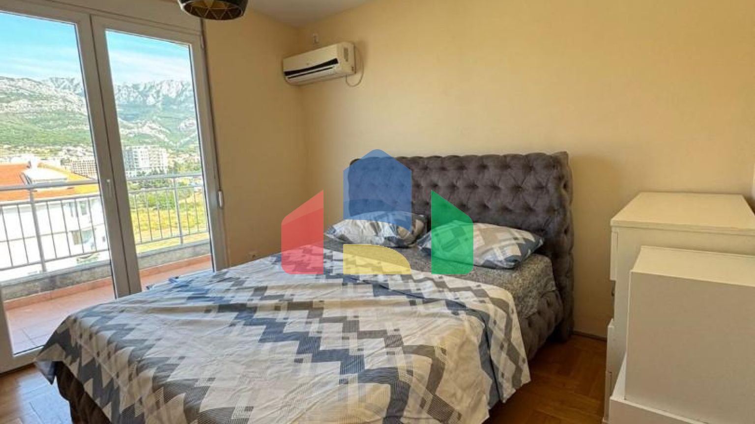 Квартира 87 м2 в центре Бара с видом на море