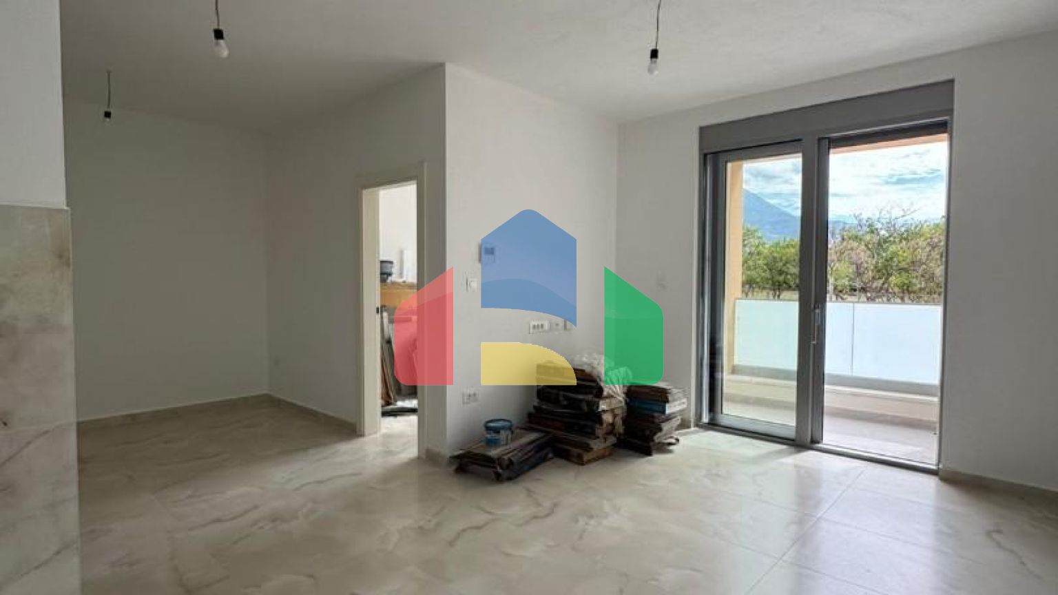 Квартиры в новом доме рядом с морем и спортивным центром Тополица, Бар