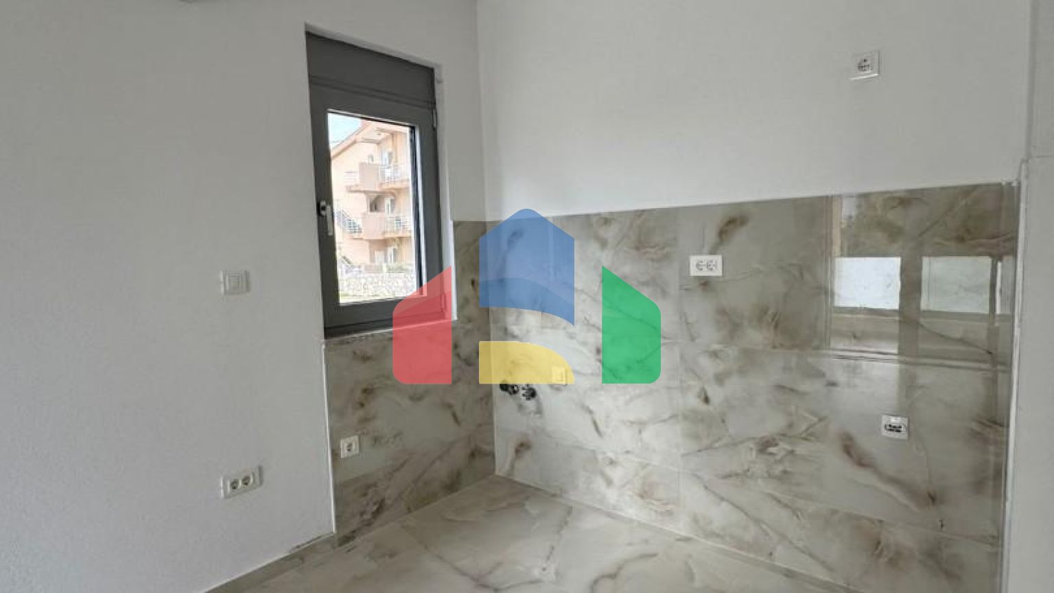 Квартиры в новом доме рядом с морем и спортивным центром Тополица, Бар