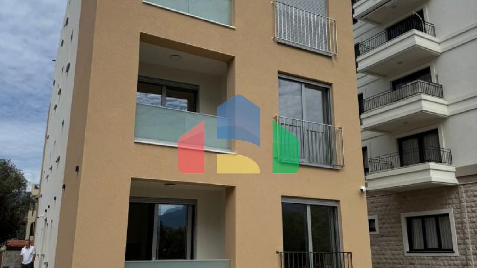 Квартиры в новом доме рядом с морем и спортивным центром Тополица, Бар