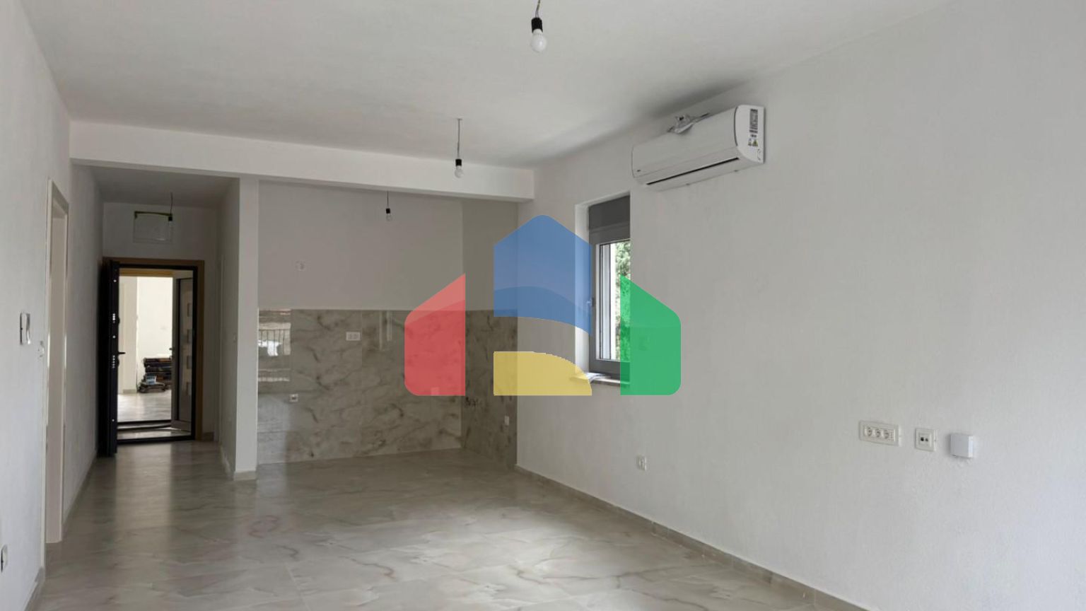 Квартиры в новом доме рядом с морем и спортивным центром Тополица, Бар