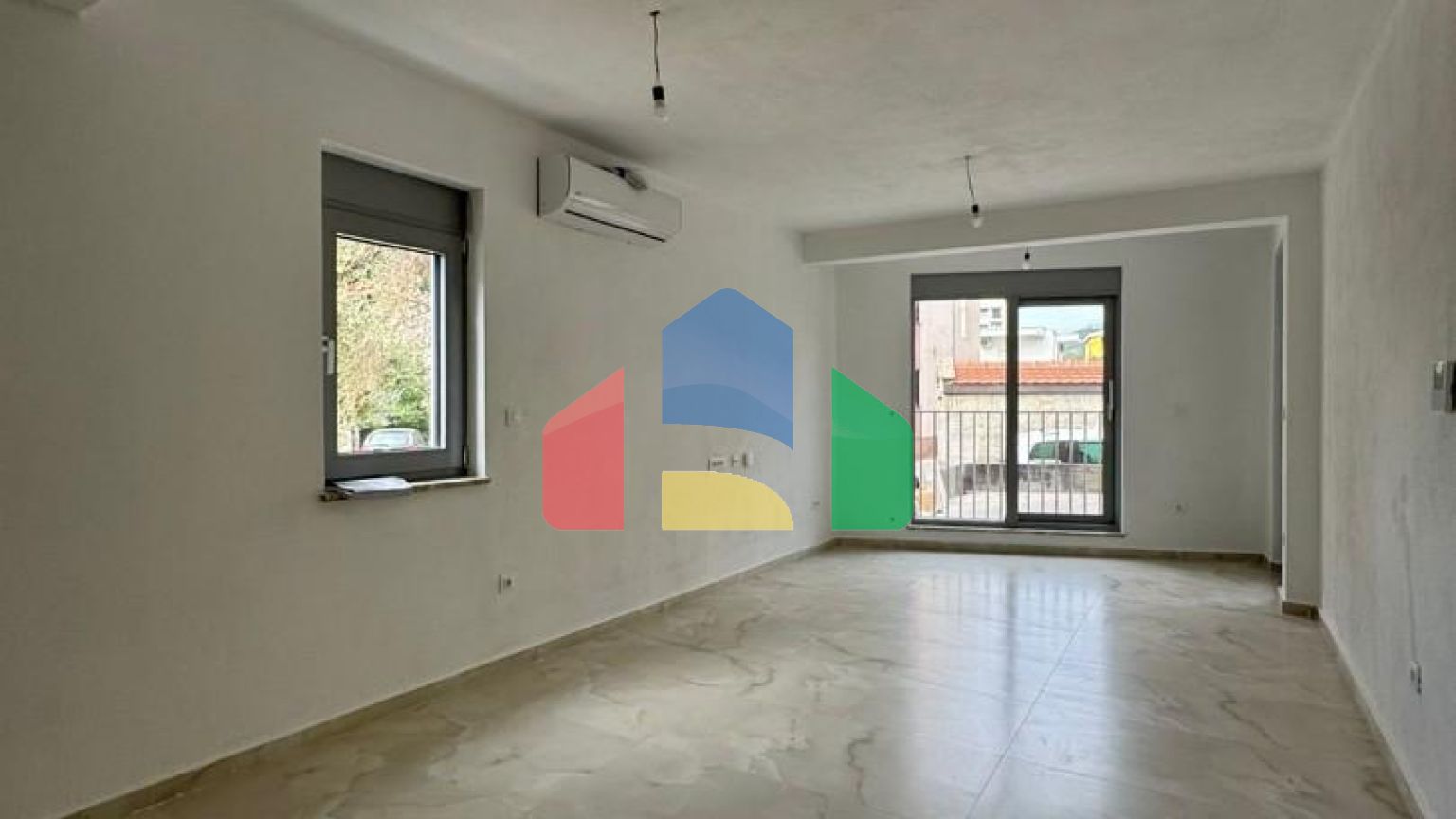 Квартиры в новом доме рядом с морем и спортивным центром Тополица, Бар