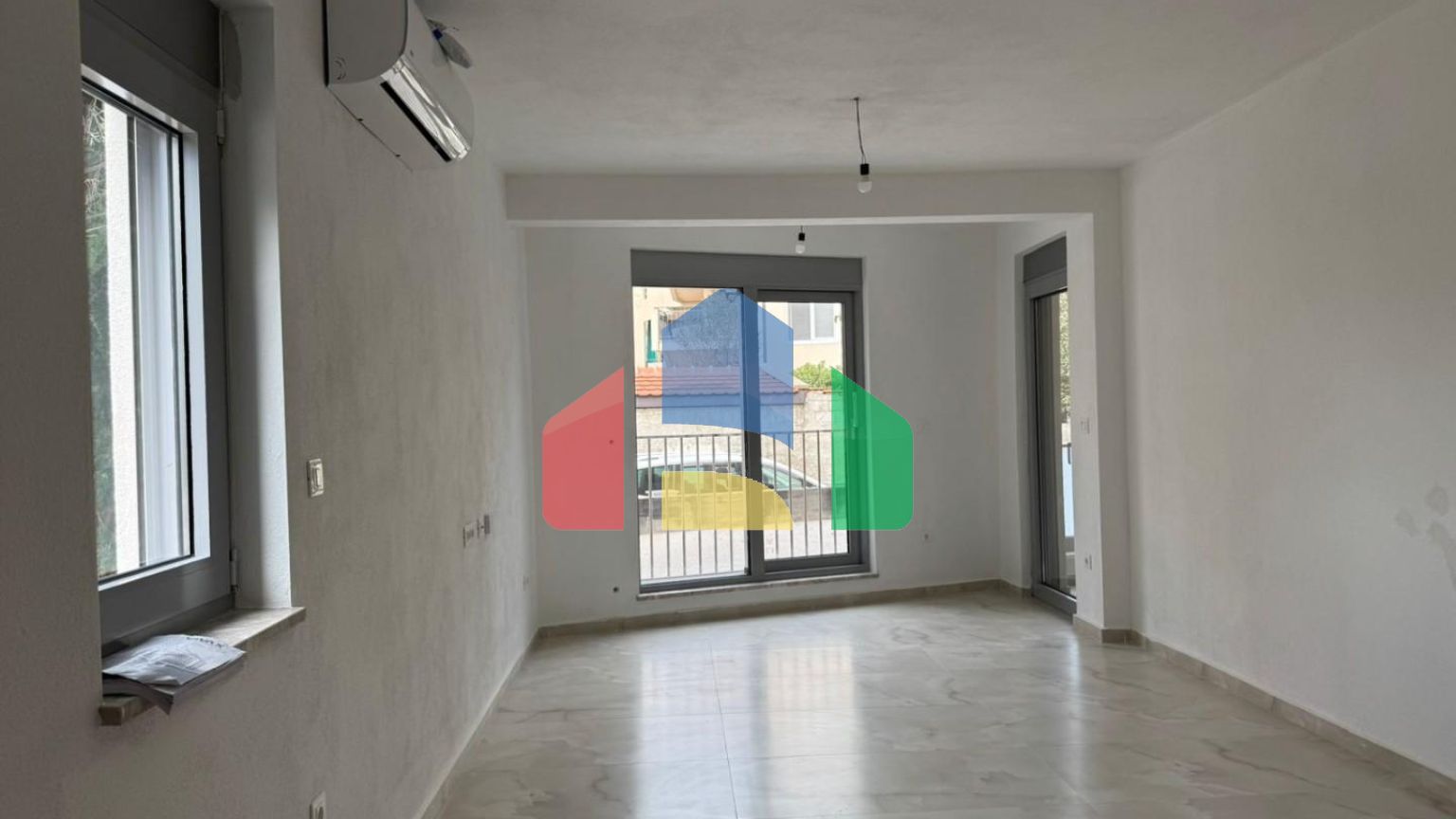 Квартиры в новом доме рядом с морем и спортивным центром Тополица, Бар