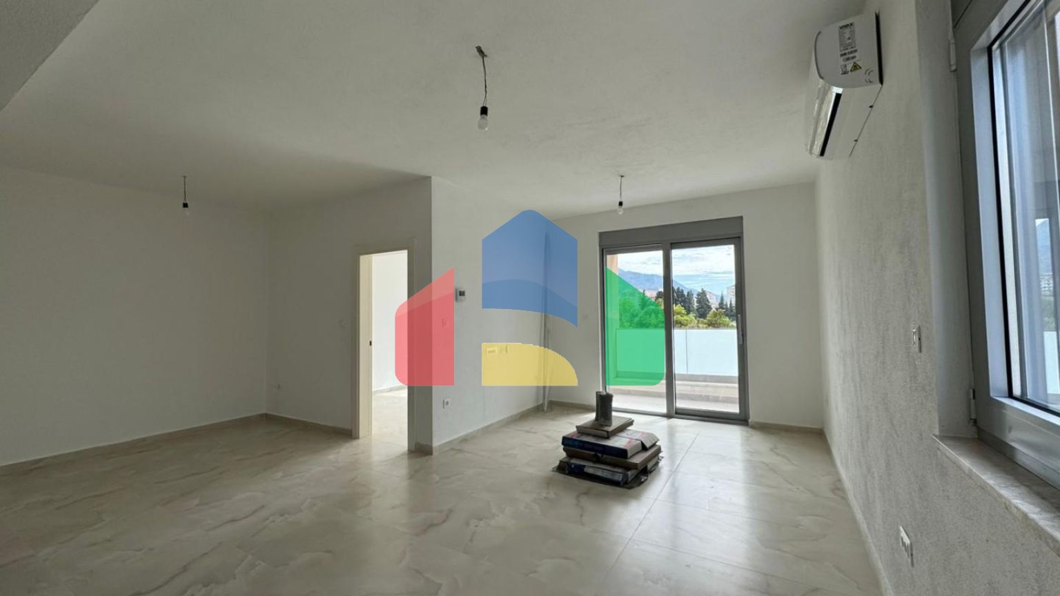 Квартиры в новом доме рядом с морем и спортивным центром Тополица, Бар