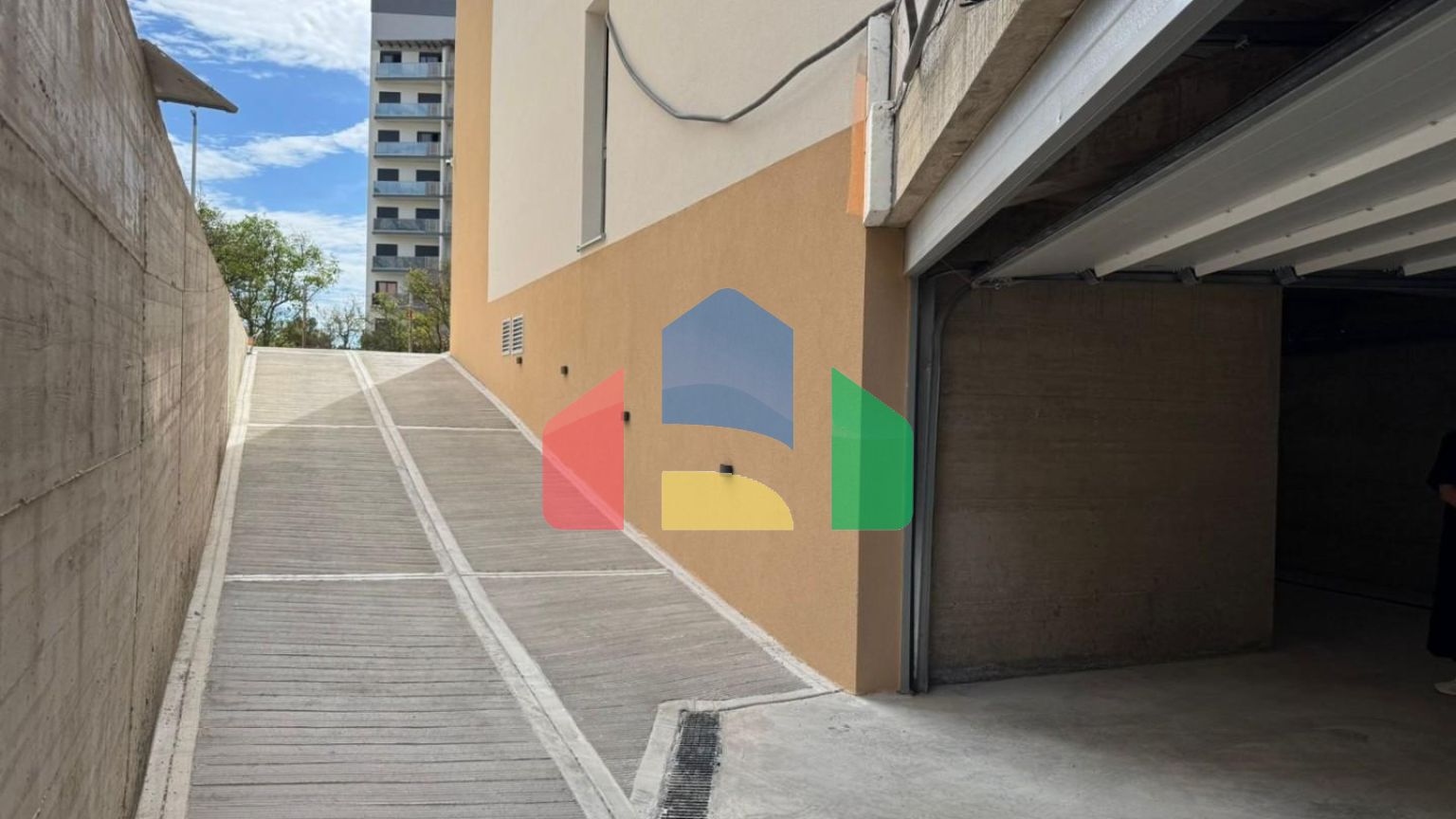 Квартиры в новом доме рядом с морем и спортивным центром Тополица, Бар