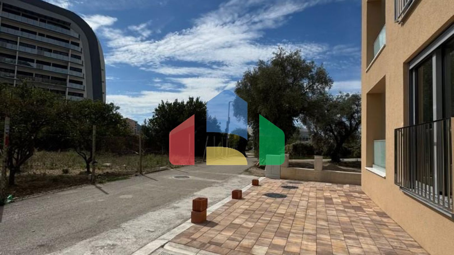 Квартиры в новом доме рядом с морем и спортивным центром Тополица, Бар