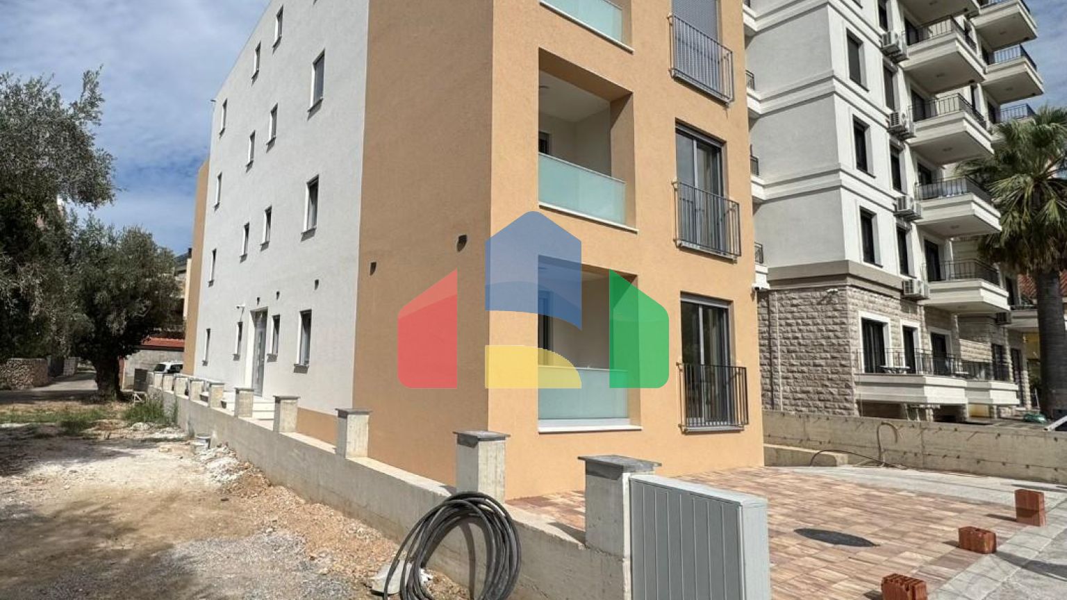 Квартиры в новом доме рядом с морем и спортивным центром Тополица, Бар