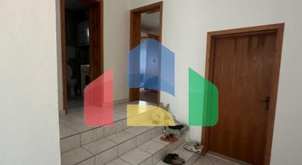 Небольшой легальный дом с участком и парковкой в Баре