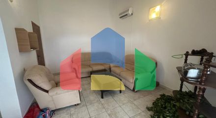 Небольшой легальный дом с участком и парковкой в Баре