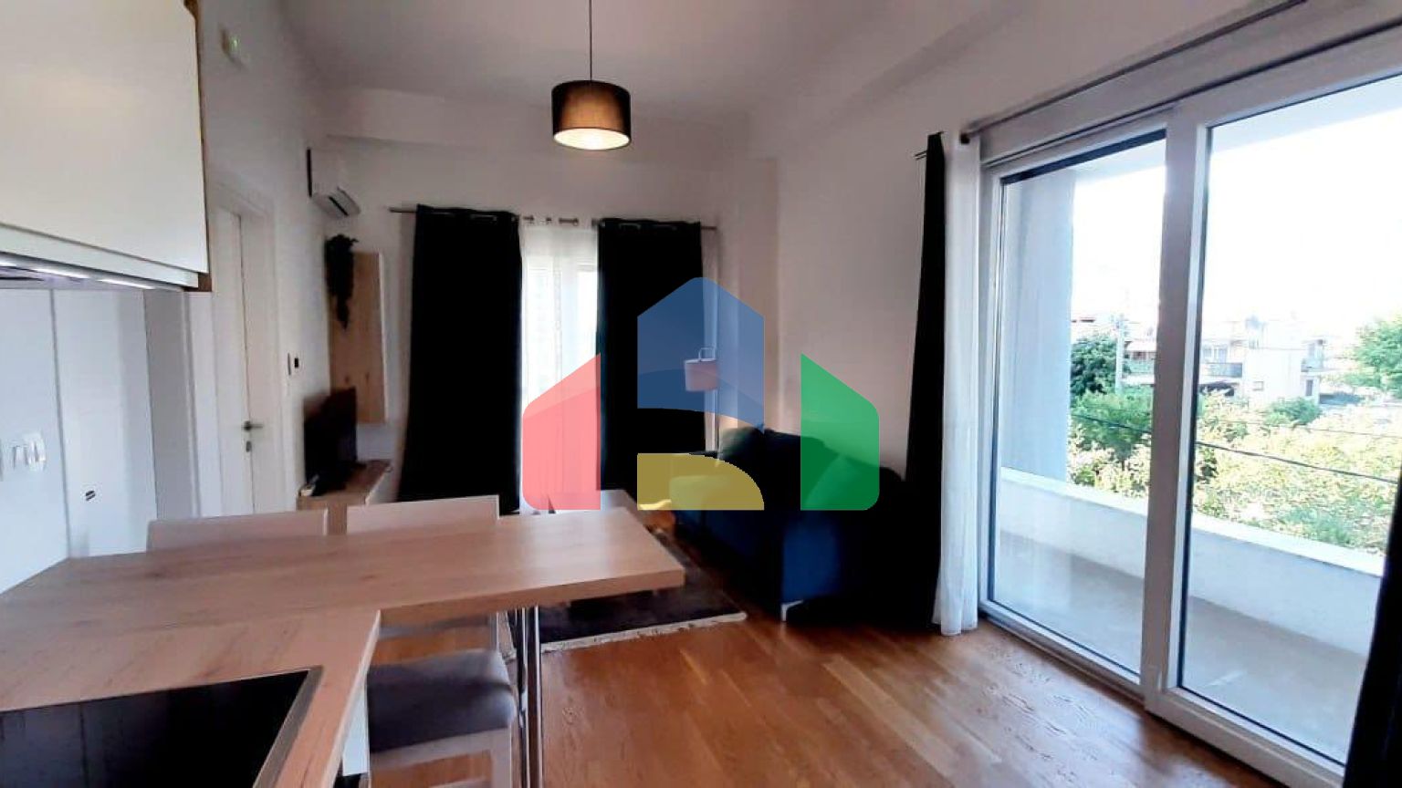 Бар. Центр. Жилой комплекс Twin House