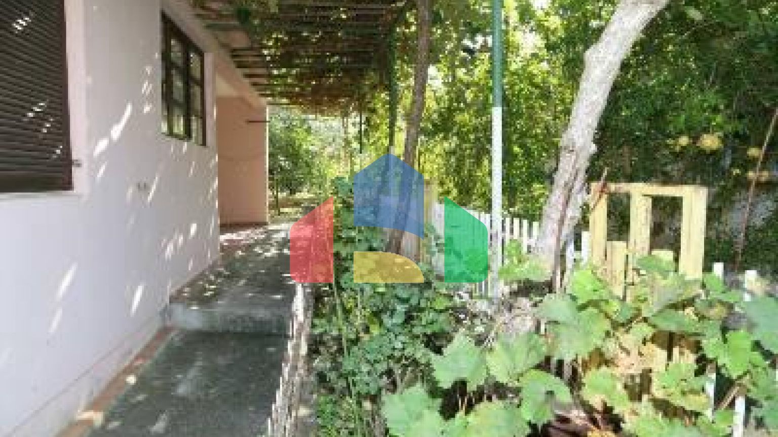 Продаётся семейный дом в Баре, посёлок Белиши.