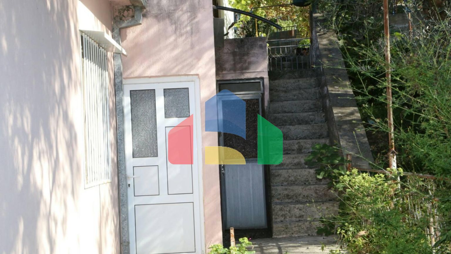 Продаётся семейный дом в Баре, посёлок Белиши.