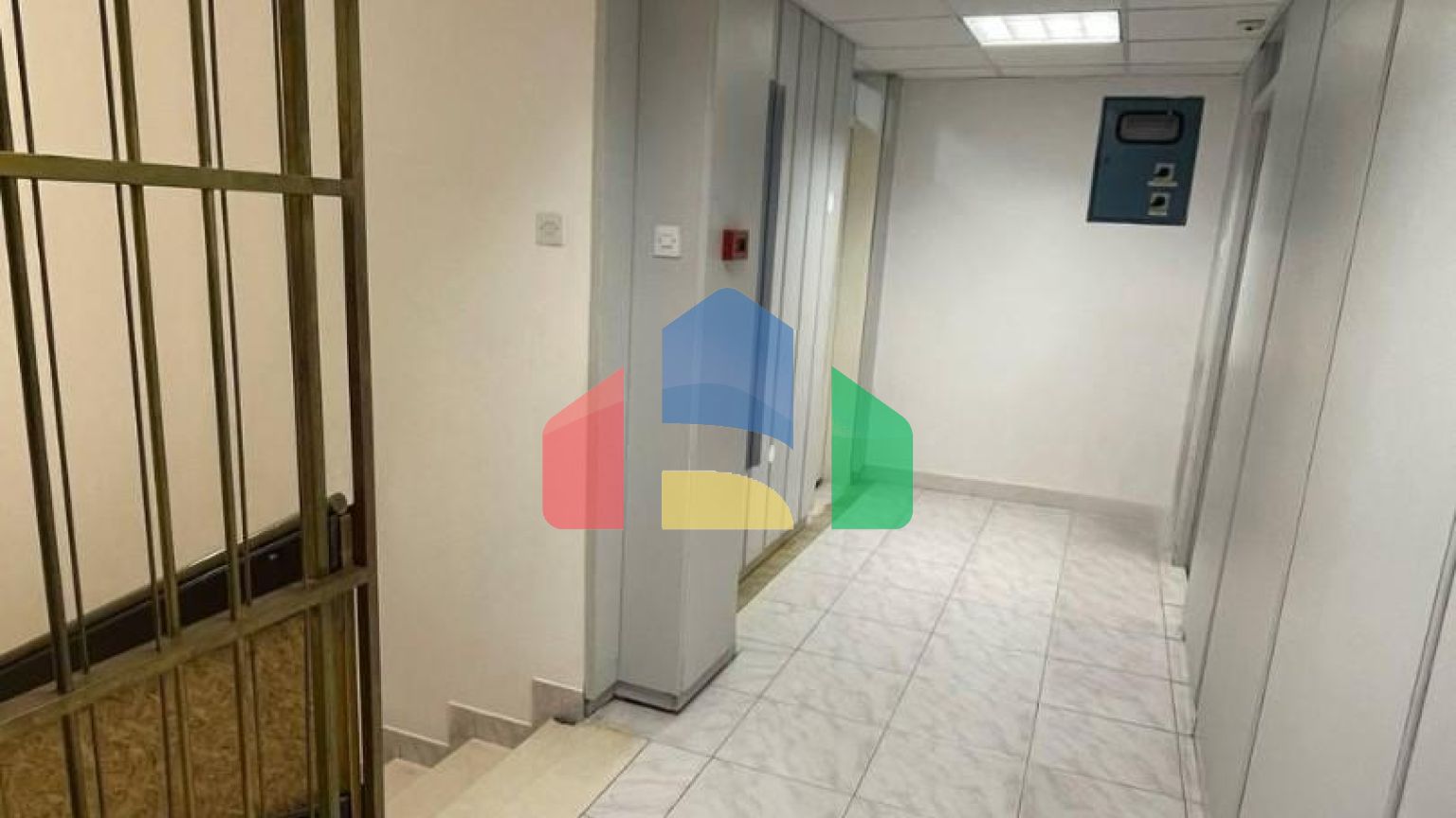 Офисное помещение расположено в центре Бара, напротив торгового центра Royal.