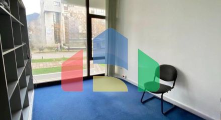 Офисное помещение расположено в центре Бара, напротив торгового центра Royal.