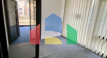 Офисное помещение расположено в центре Бара, напротив торгового центра Royal.