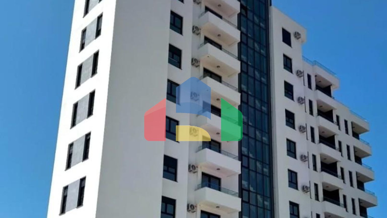 Продаётся студия в новом жилом доме, Бар