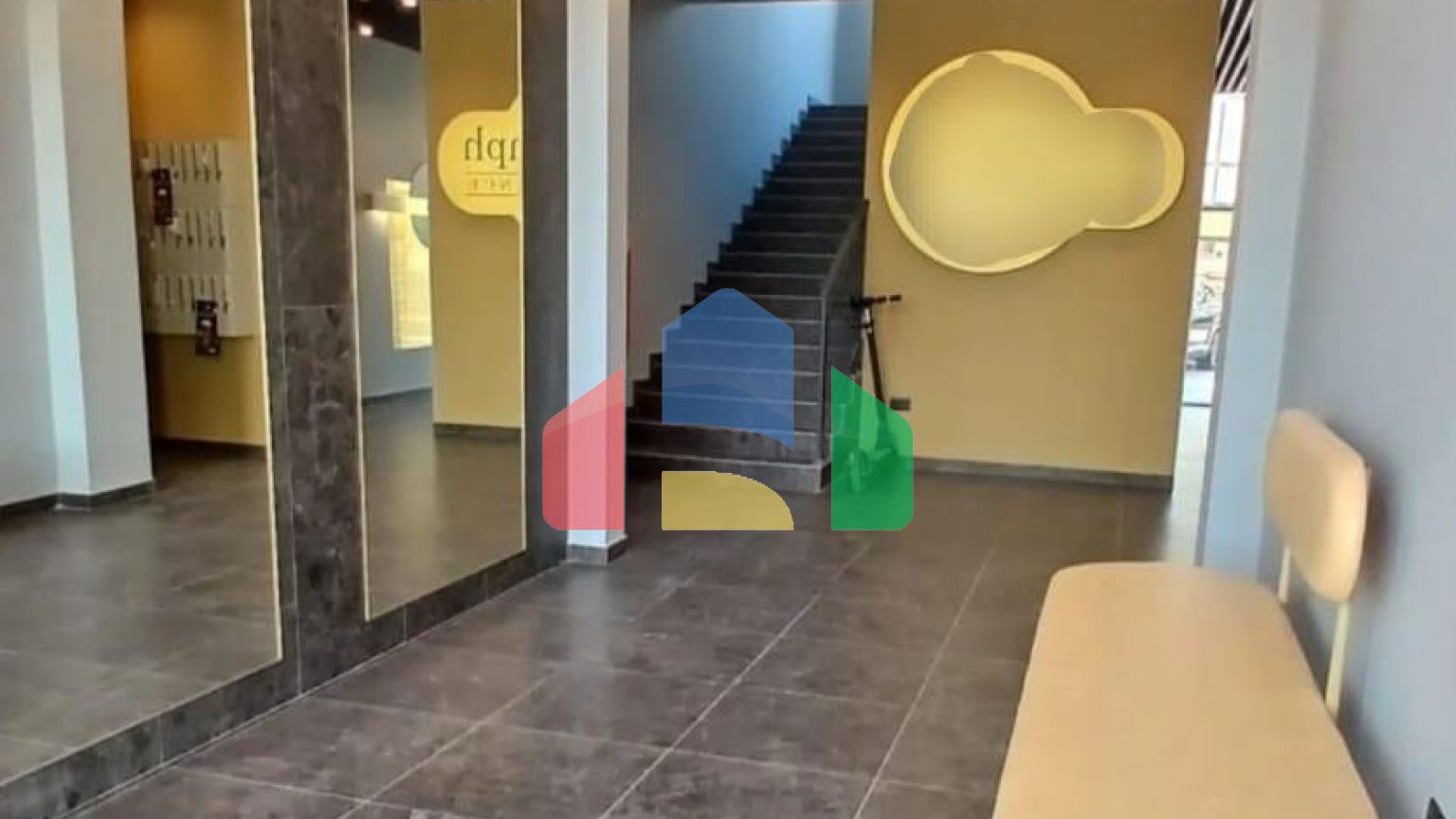 Продаётся студия в новом жилом доме, Бар