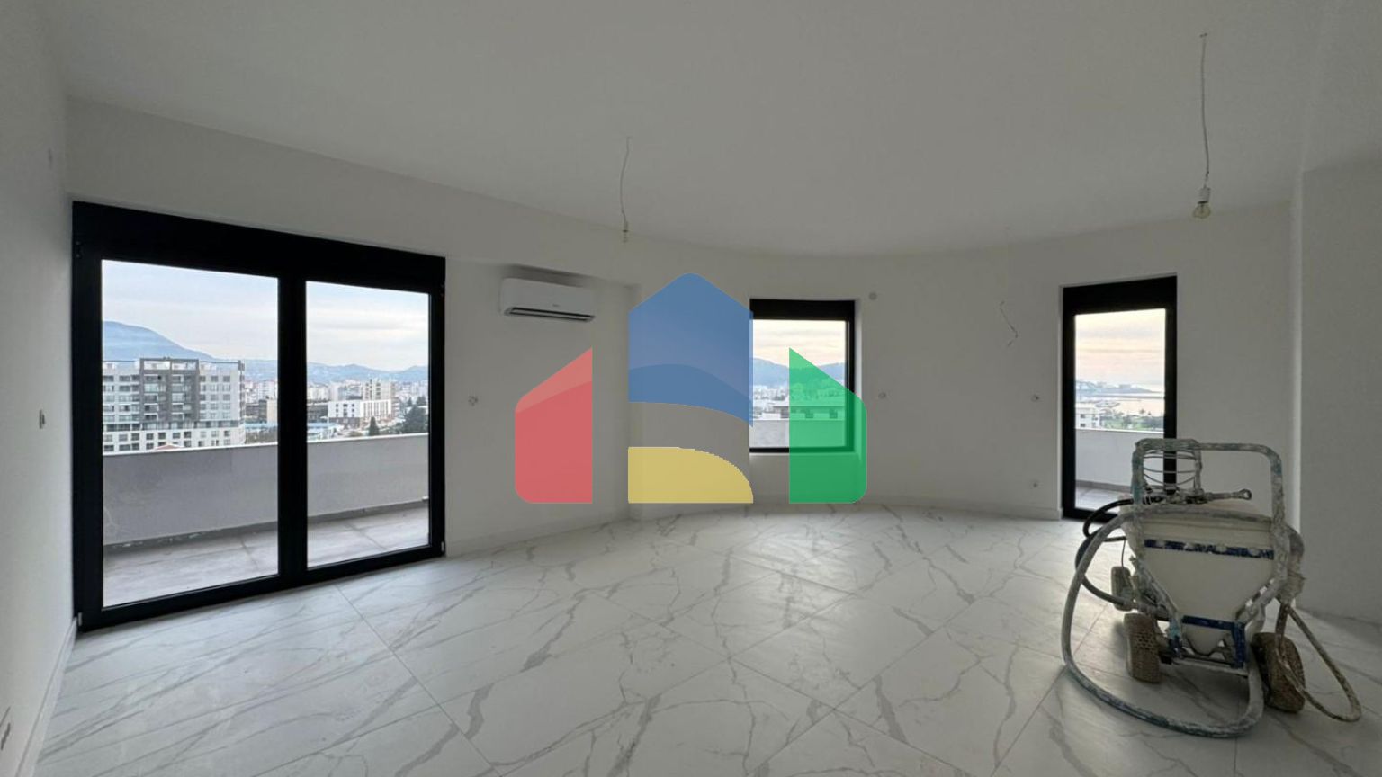 Продаётся элитная квартира в новом жилом комплексе в Баре.