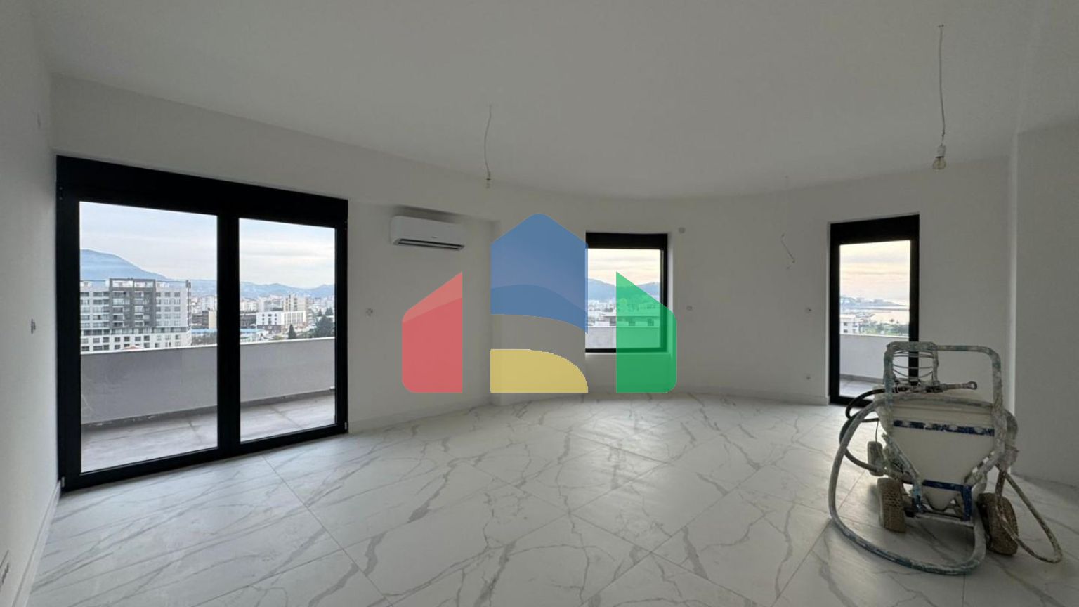 Продаётся элитная квартира в новом жилом комплексе в Баре.