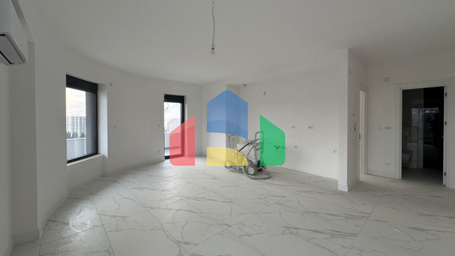 Продаётся элитная квартира в новом жилом комплексе в Баре.