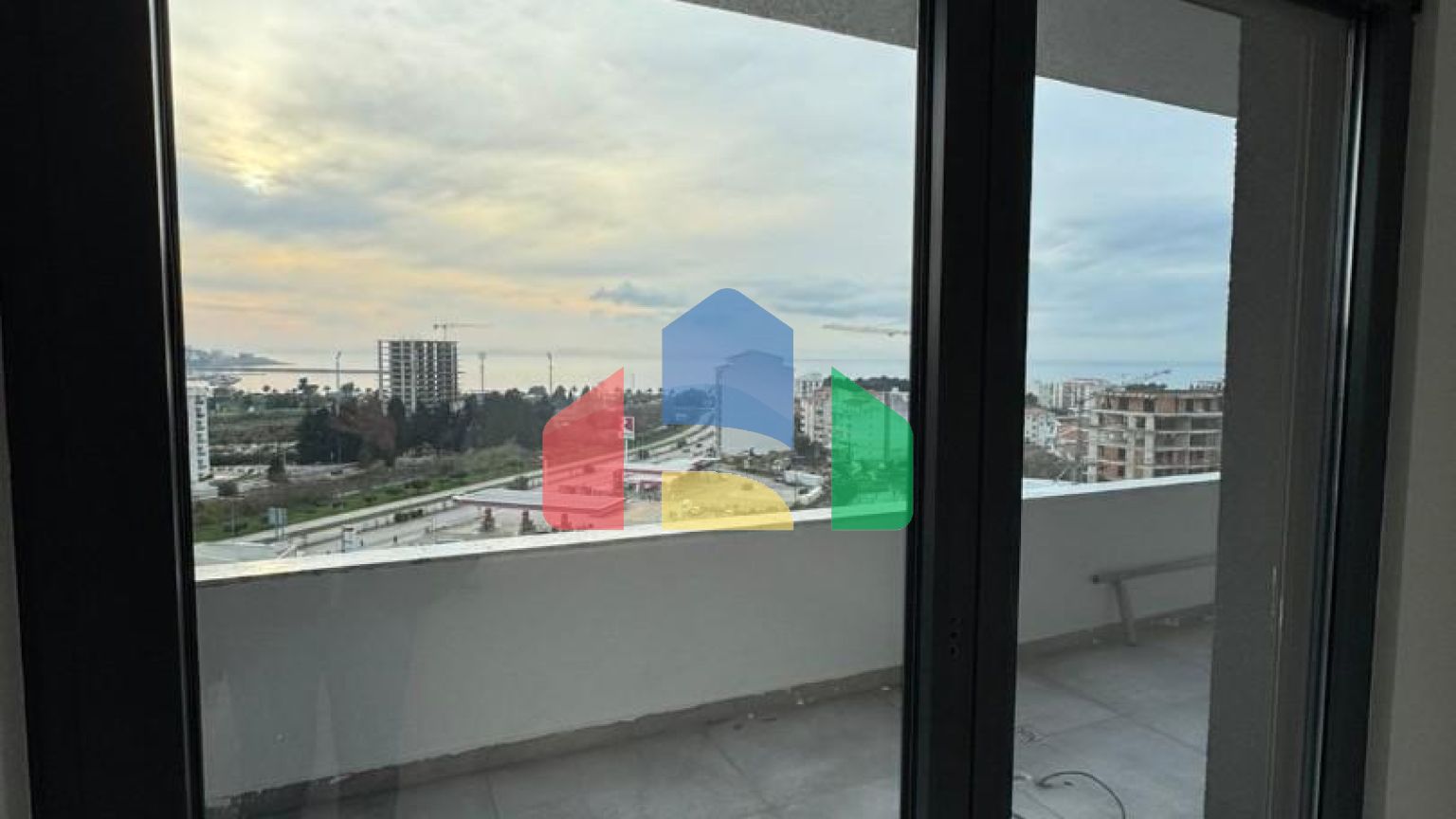 Продаётся элитная квартира в новом жилом комплексе в Баре.