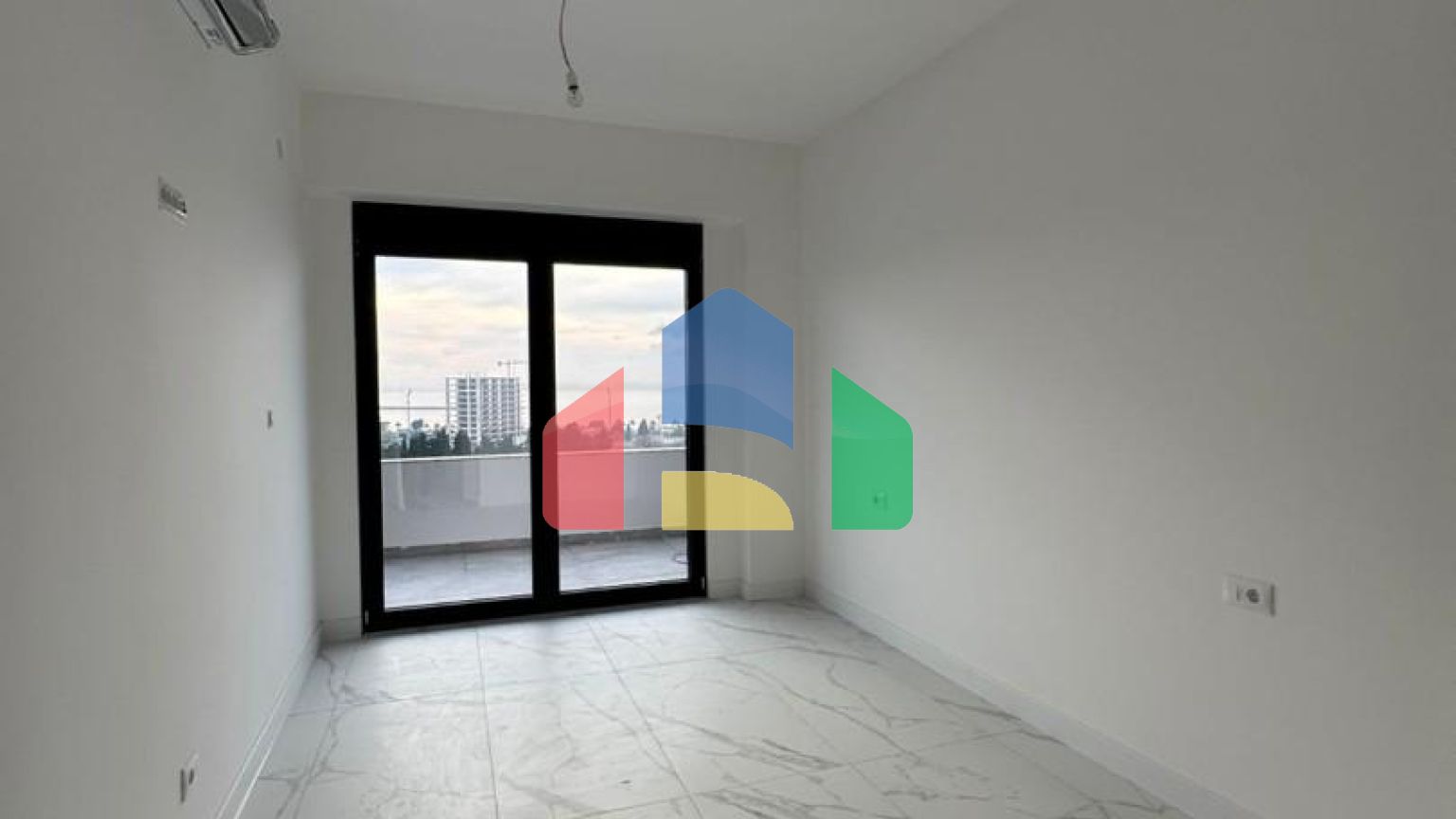 Продаётся элитная квартира в новом жилом комплексе в Баре.