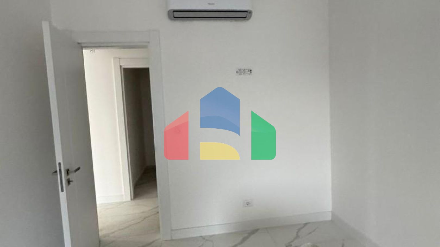 Продаётся элитная квартира в новом жилом комплексе в Баре.