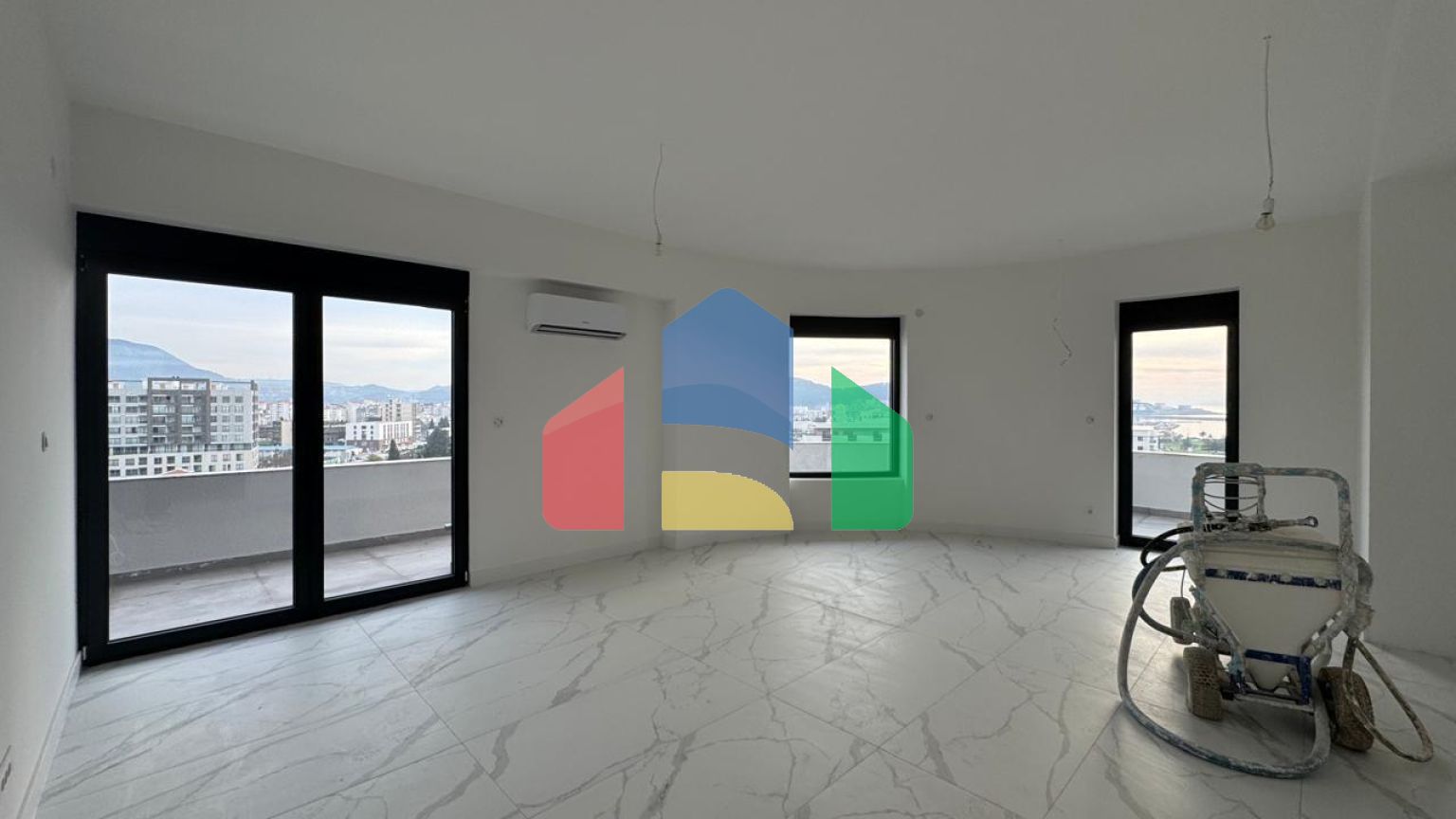 Продаётся элитная квартира в новом жилом комплексе в Баре.