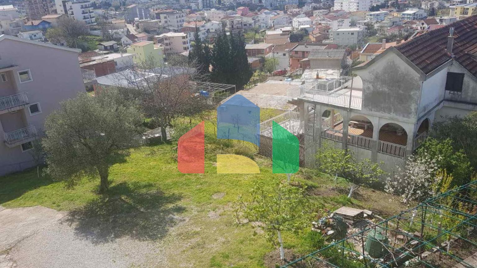 Участок 456 м² в Шушани.