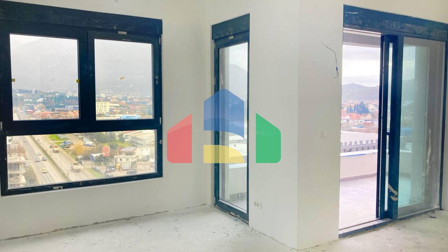 Центр Бара,  2 комнатная квартира с панорамным видом на море