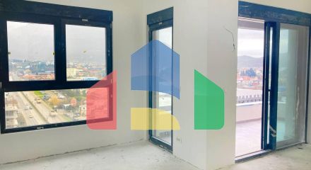 Центр Бара,  2 комнатная квартира с панорамным видом на море