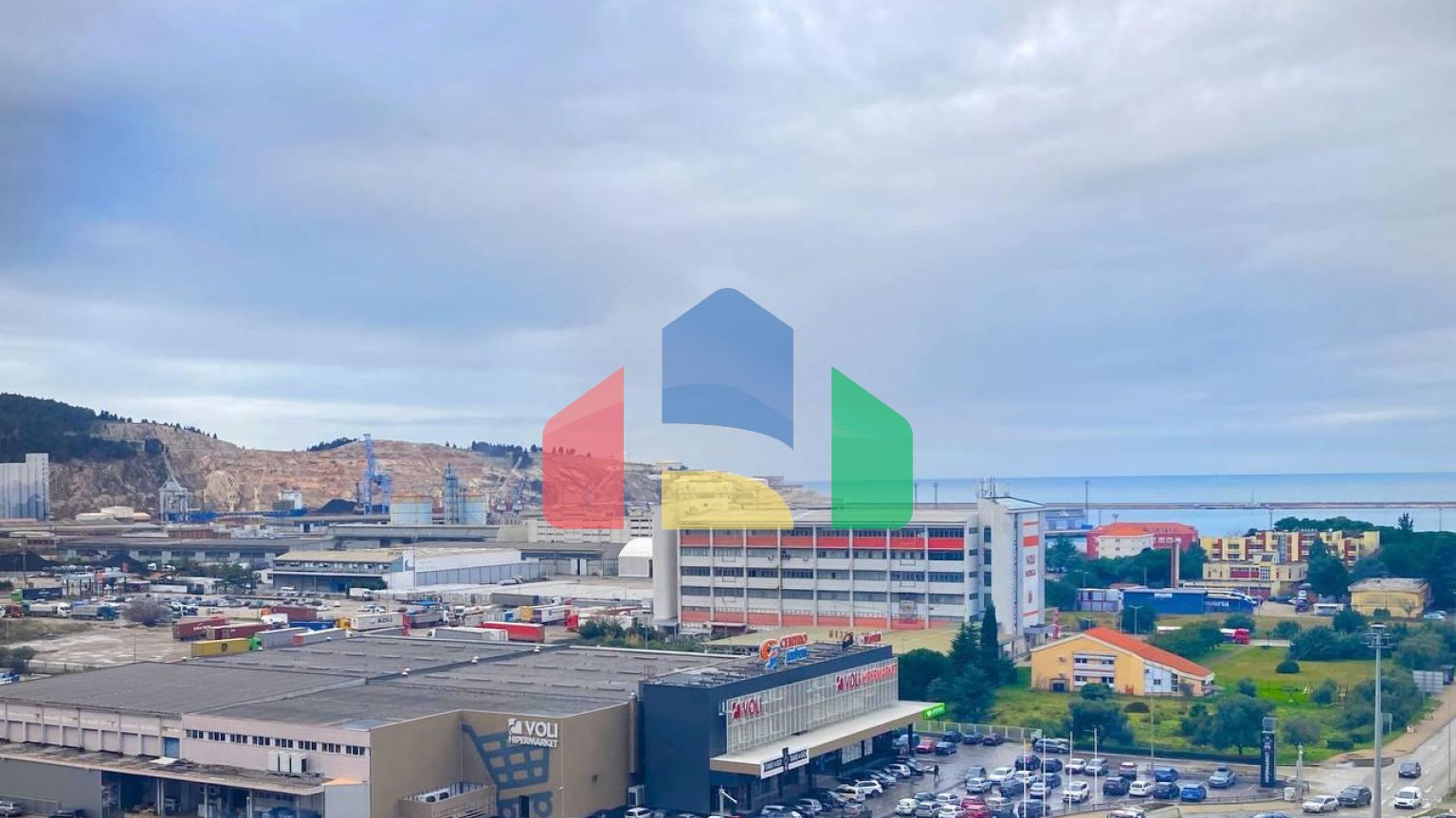 Центр Бара,  2 комнатная квартира с панорамным видом на море