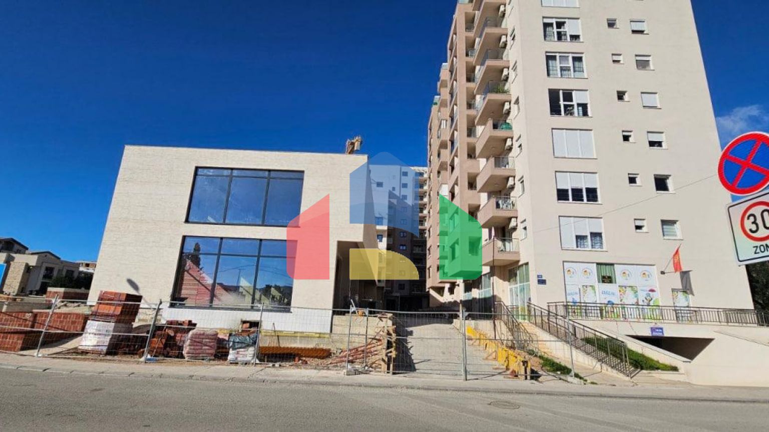 Продажа квартиры в новом доме, 500 м до моря