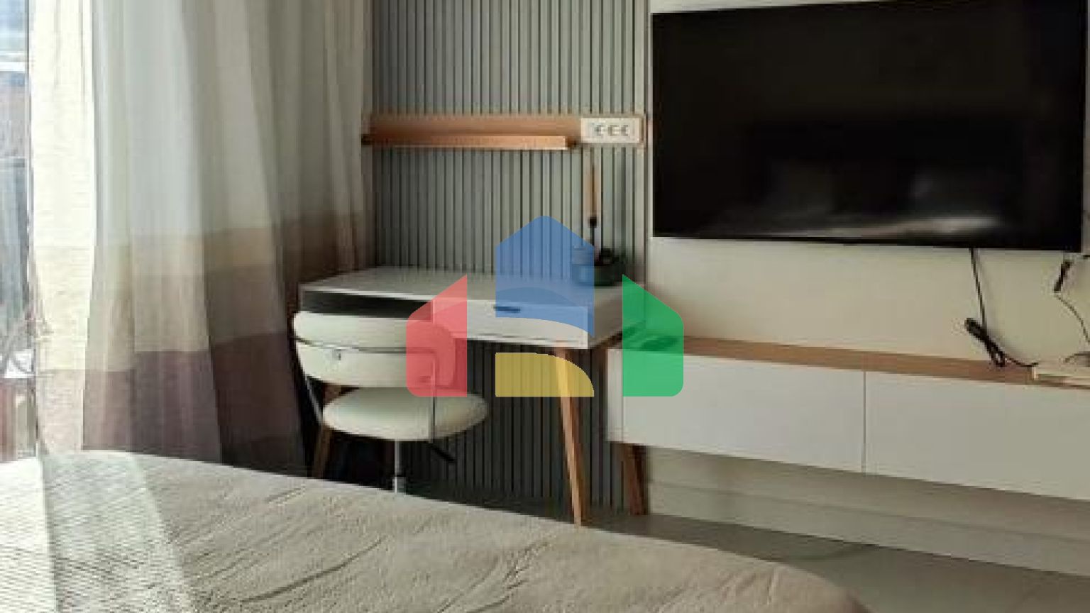 Продаётся квартира-студия в новом современном жилом комплексе с бассейном.