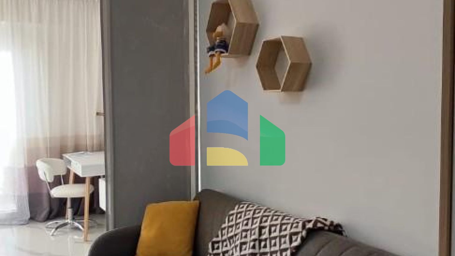 Продаётся квартира-студия в новом современном жилом комплексе с бассейном.