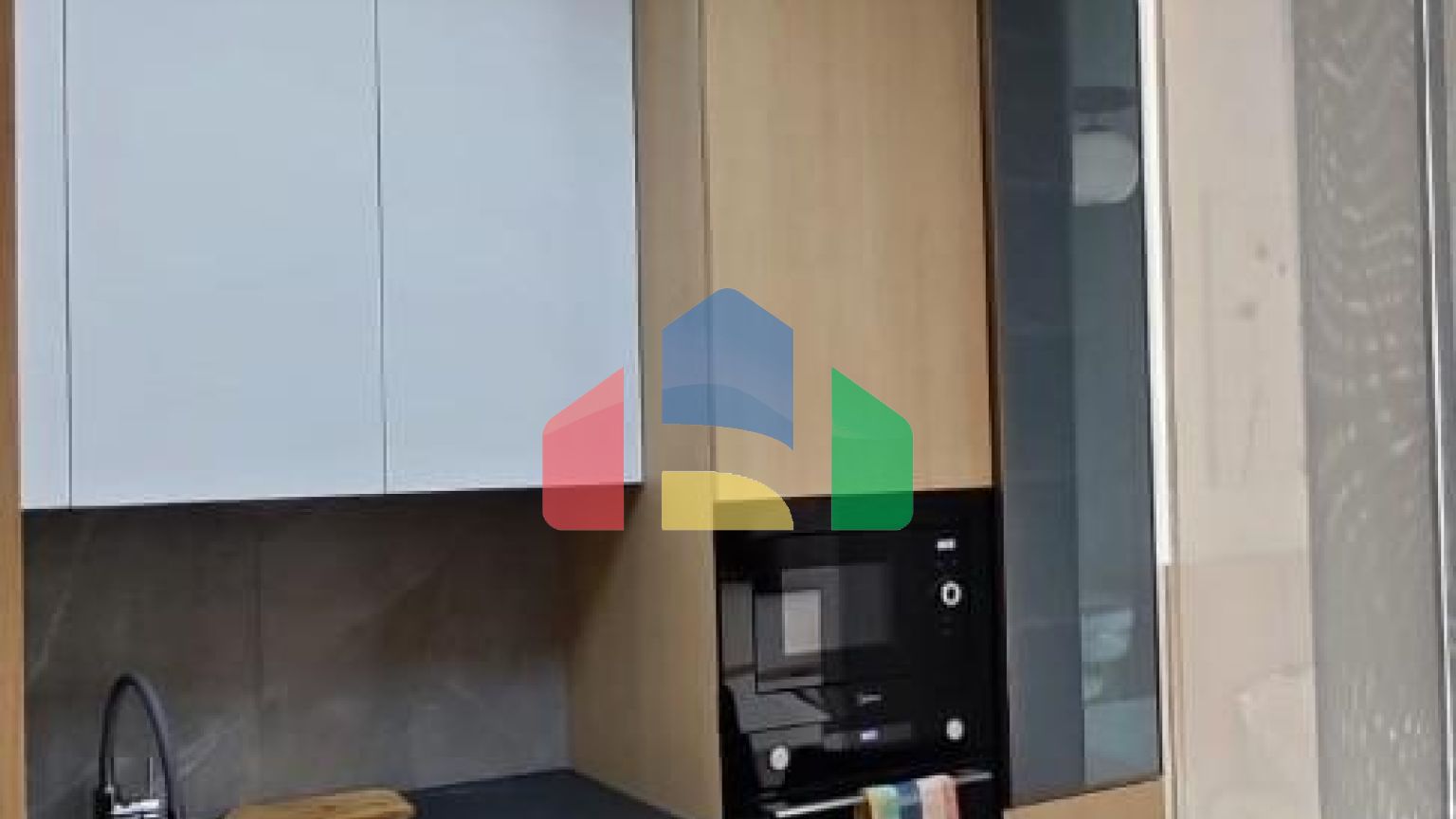 Продаётся квартира-студия в новом современном жилом комплексе с бассейном.