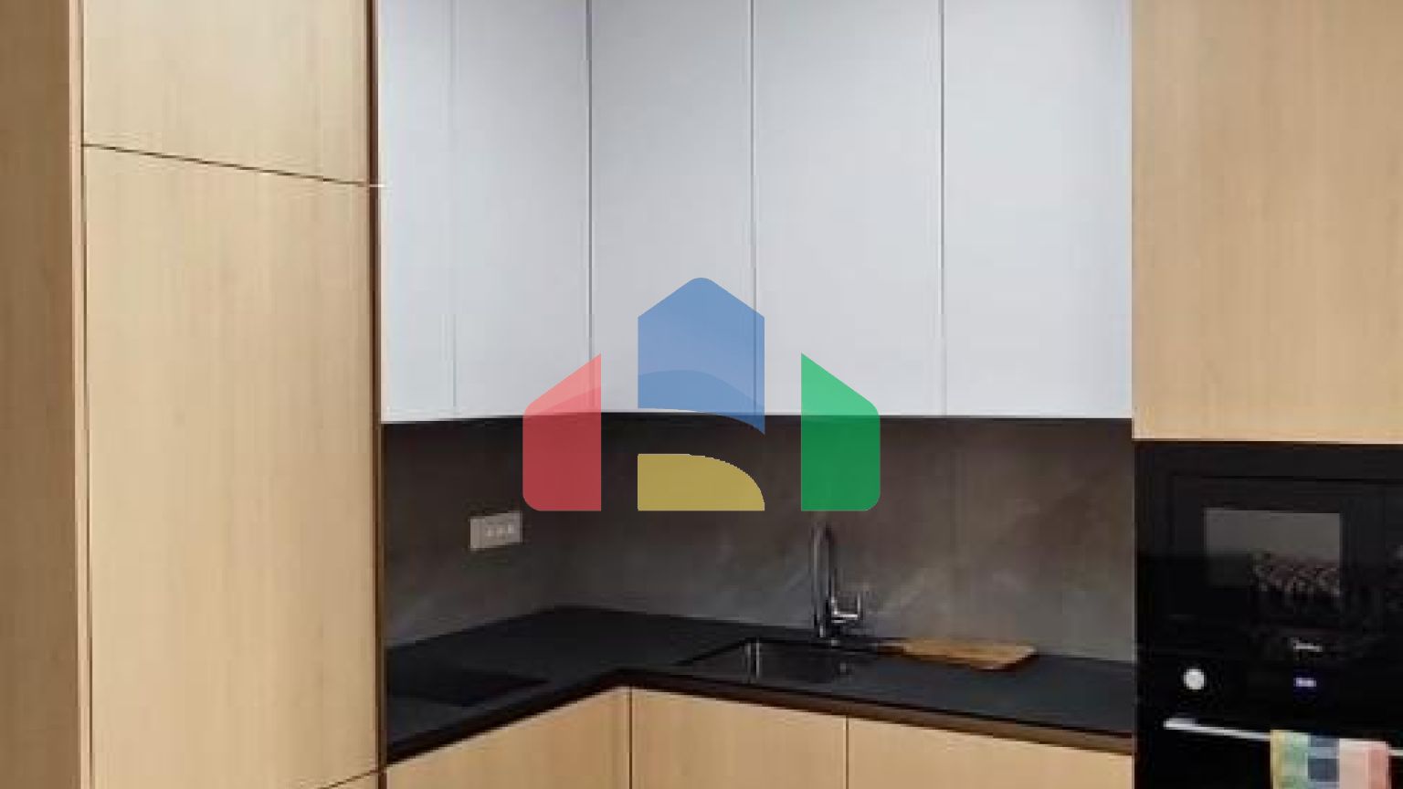 Продаётся квартира-студия в новом современном жилом комплексе с бассейном.